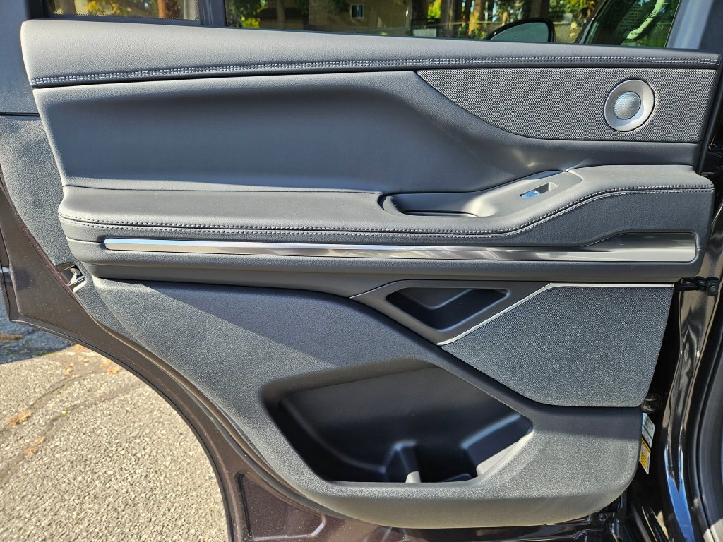 New 2027 Lincoln Navigator Reserve AWD/4WD image 15