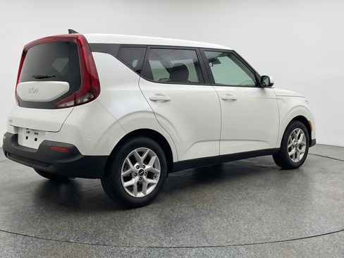 Used 2025 Kia Soul LX w/ LX Technology Package FWD image 9