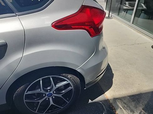 Used 2018 Ford Focus SEL FWD image 3
