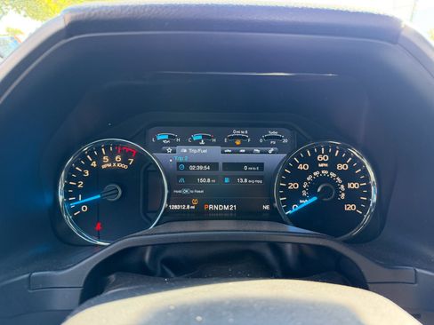 Used 2016 Ford F150 Platinum w/ Equipment Group 701A Luxury AWD/4WD image 4