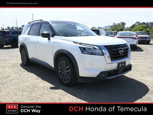 Used 2022 Nissan Pathfinder SL w/ SL Premium Package image 3