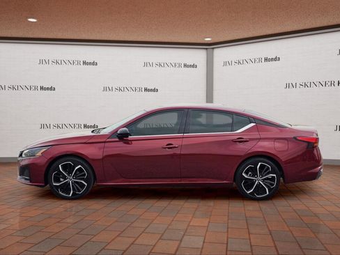 Used 2024 Nissan Altima 2.5 SR FWD image 13