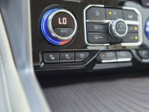 Used 2022 GMC Yukon XL Denali image 27