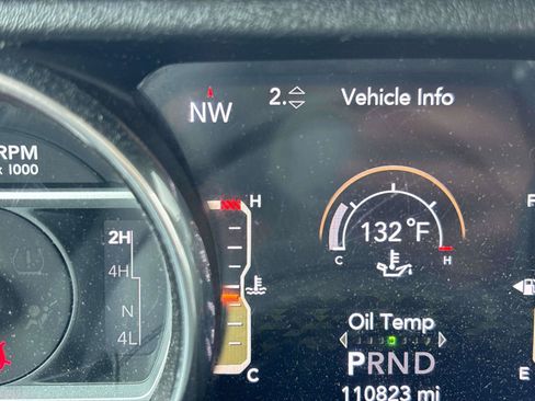 Used 2018 Jeep Wrangler Unlimited Sahara w/ Dual Top Group AWD/4WD image 17