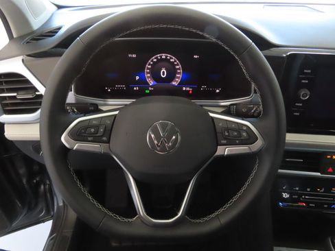 New 2026 Volkswagen Taos SE FWD image 16