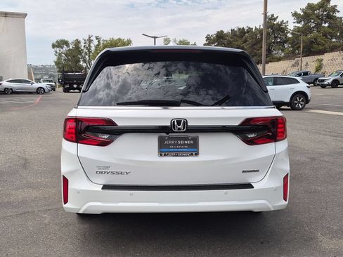 New 2026 Honda Odyssey Touring image 10