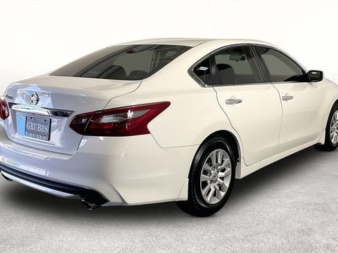 Used 2018 Nissan Altima 2.5 S w/ S Convenience Package FWD image 2
