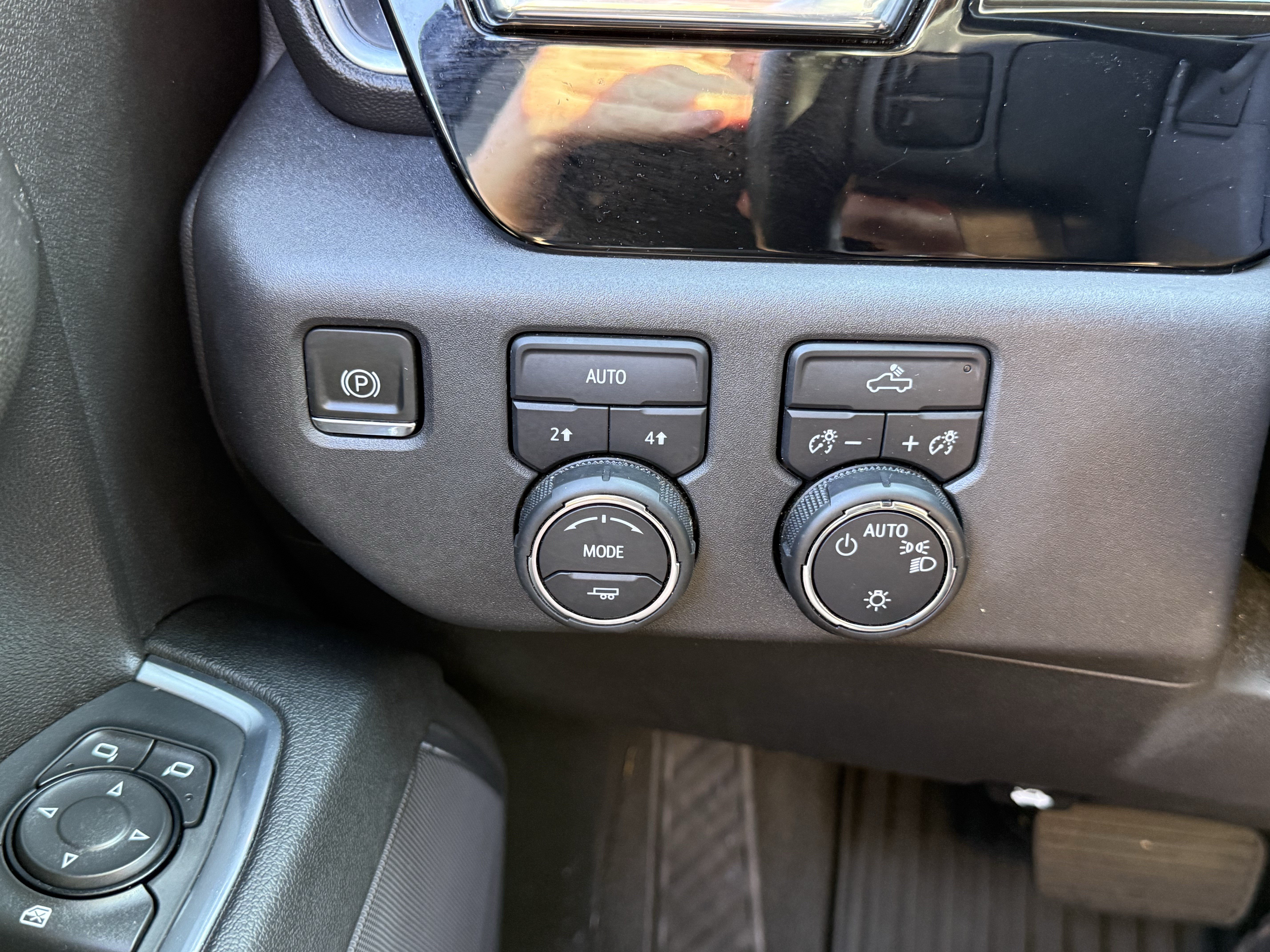 Used 2023 Chevrolet Silverado 1500 LT AWD/4WD image 31