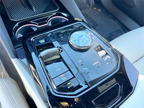 Certified 2025 BMW i5 eDrive40i w/ Premium Package image 22