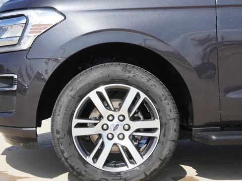 Used 2024 Ford Expedition Limited image 5