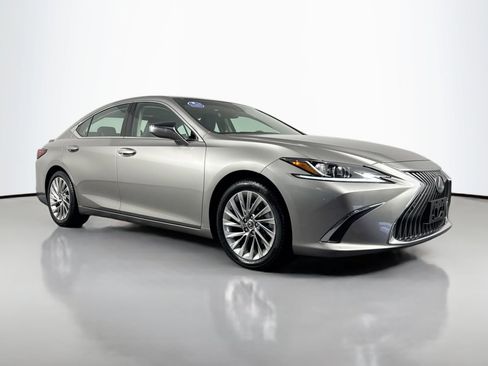 Used 2020 Lexus ES 350 w/ Accessory Package image 3