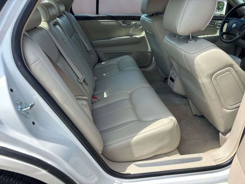 Used 2011 Cadillac DTS Luxury FWD image 16