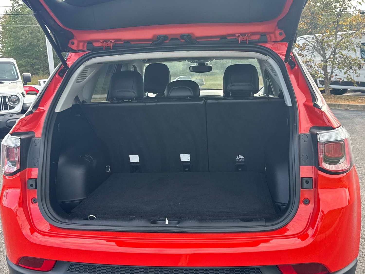 Used 2018 Jeep Compass Trailhawk w/ Cold Weather Group AWD/4WD image 16