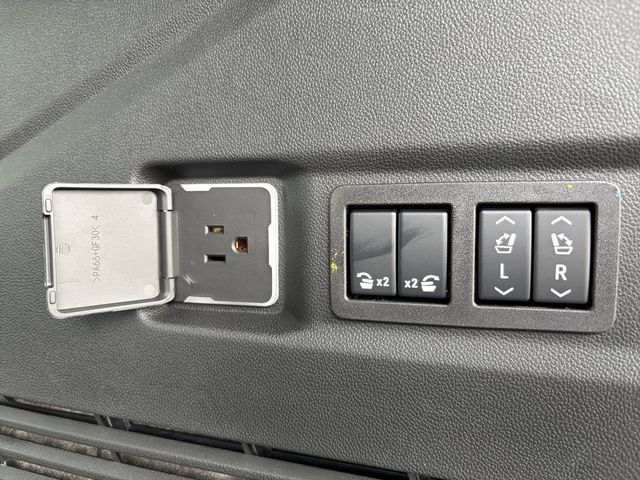 Used 2026 Chevrolet Tahoe Premier AWD/4WD image 37