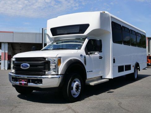 Used 2017 Ford F550 2WD Regular Cab Super Duty image 2