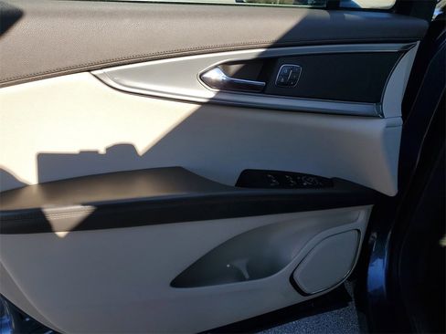 Certified 2019 Lincoln Nautilus Select image 17