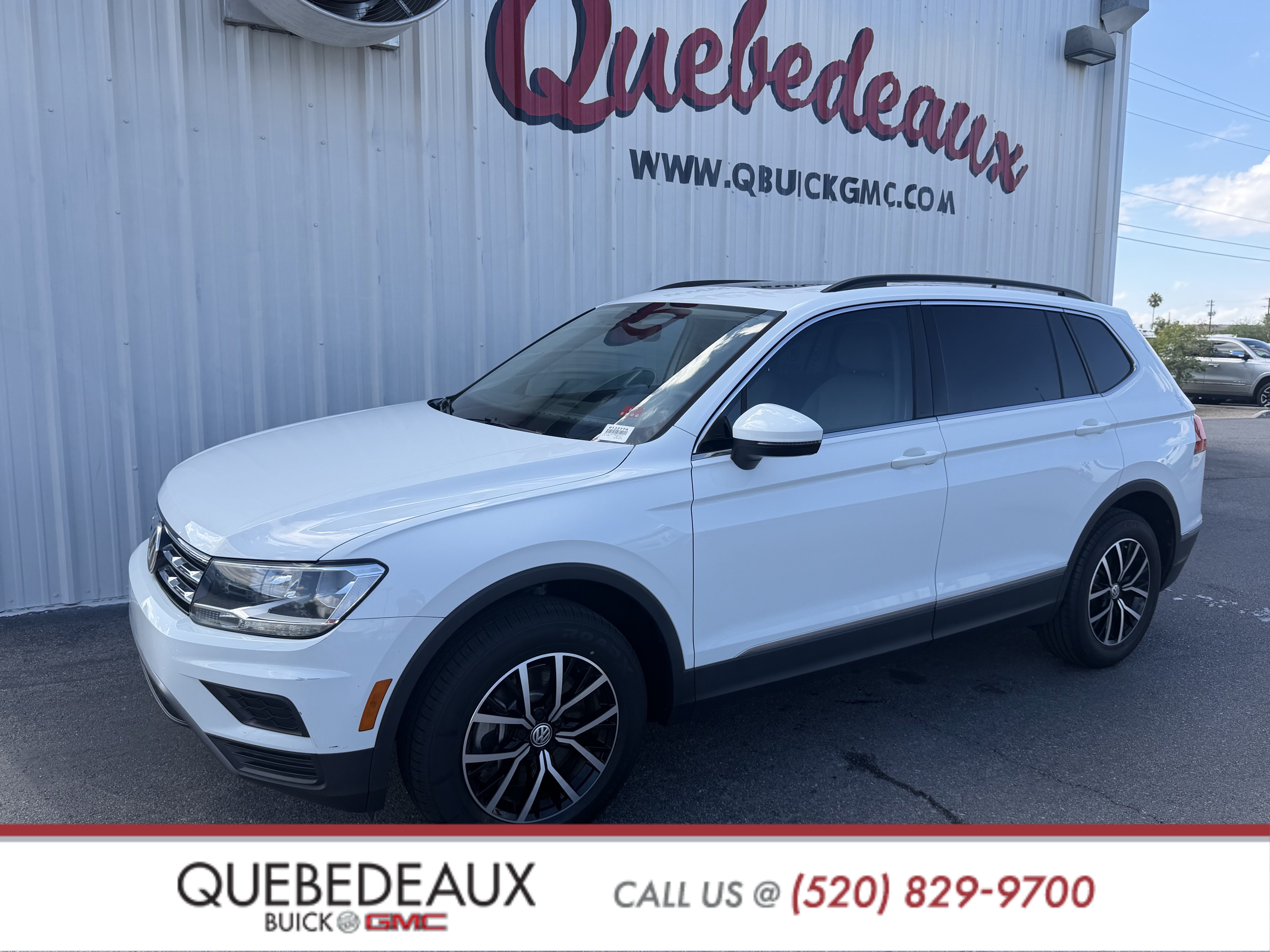 Used 2021 Volkswagen Tiguan SE w/ Panoramic Sunroof Package FWD image 2