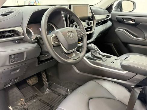 Certified 2026 Toyota Highlander XLE AWD/4WD image 12