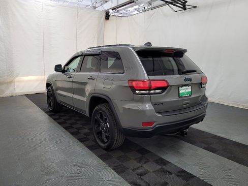 Used 2019 Jeep Grand Cherokee Laredo image 5