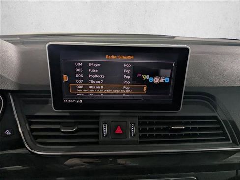 Used 2020 Audi Q5 e Premium Plus w/ Premium Plus Package image 18