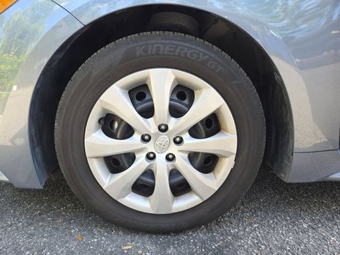Used 2025 Toyota Corolla LE w/ Convenience Package FWD image 28