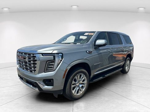 Used 2025 GMC Yukon XL Denali AWD/4WD image 7