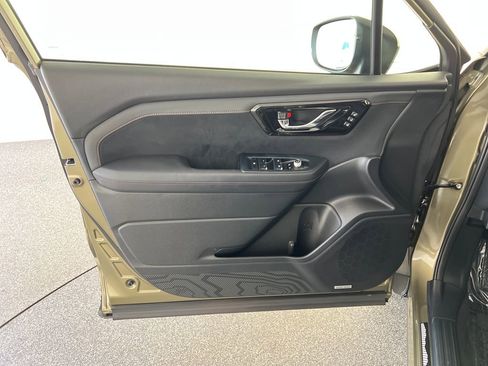 Certified 2025 Subaru Forester Touring w/ Touring Package AWD/4WD image 12