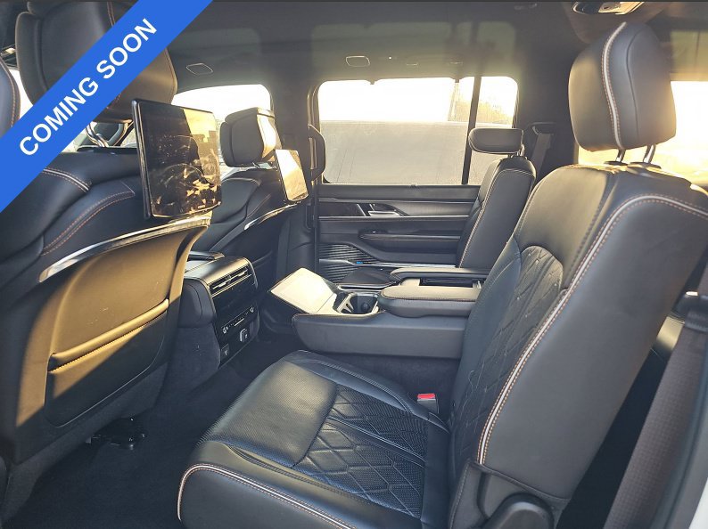 Used 2023 Jeep Grand Wagoneer Series III w/ Rear Seat Video Group 1 AWD/4WD image 3