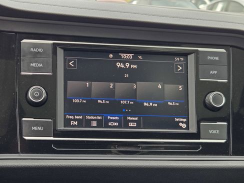 Used 2022 Volkswagen Jetta SE w/ Panoramic Sunroof Package image 19