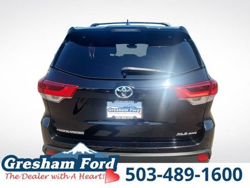 Used 2019 Toyota Highlander XLE AWD/4WD image 7