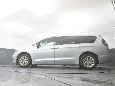 Used 2024 Chrysler Pacifica Touring-L FWD image 52