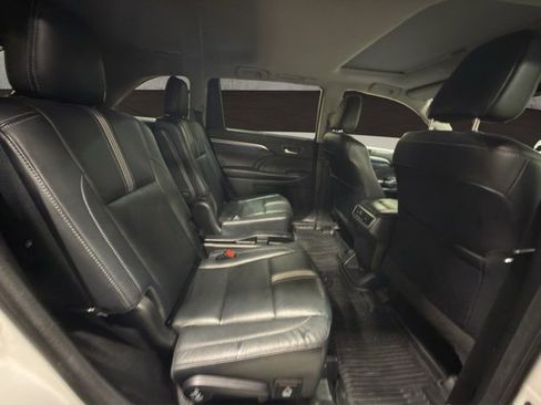 Used 2018 Toyota Highlander SE image 20