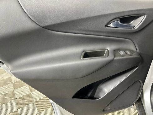 Used 2022 Chevrolet Equinox LT w/ LPO, Floor Liner Package image 17