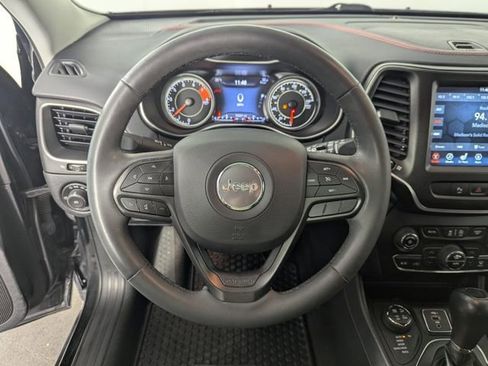 Used 2022 Jeep Cherokee Trailhawk image 18