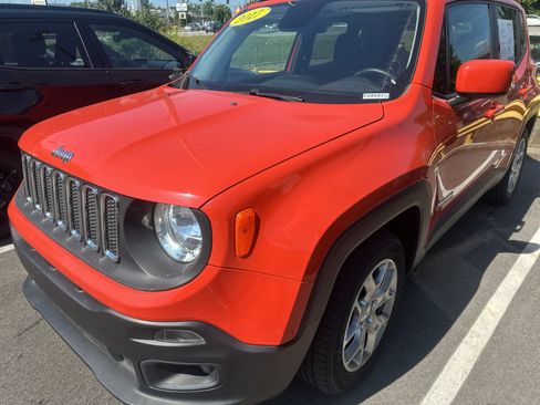 Used 2017 Jeep Renegade Latitude FWD image 5