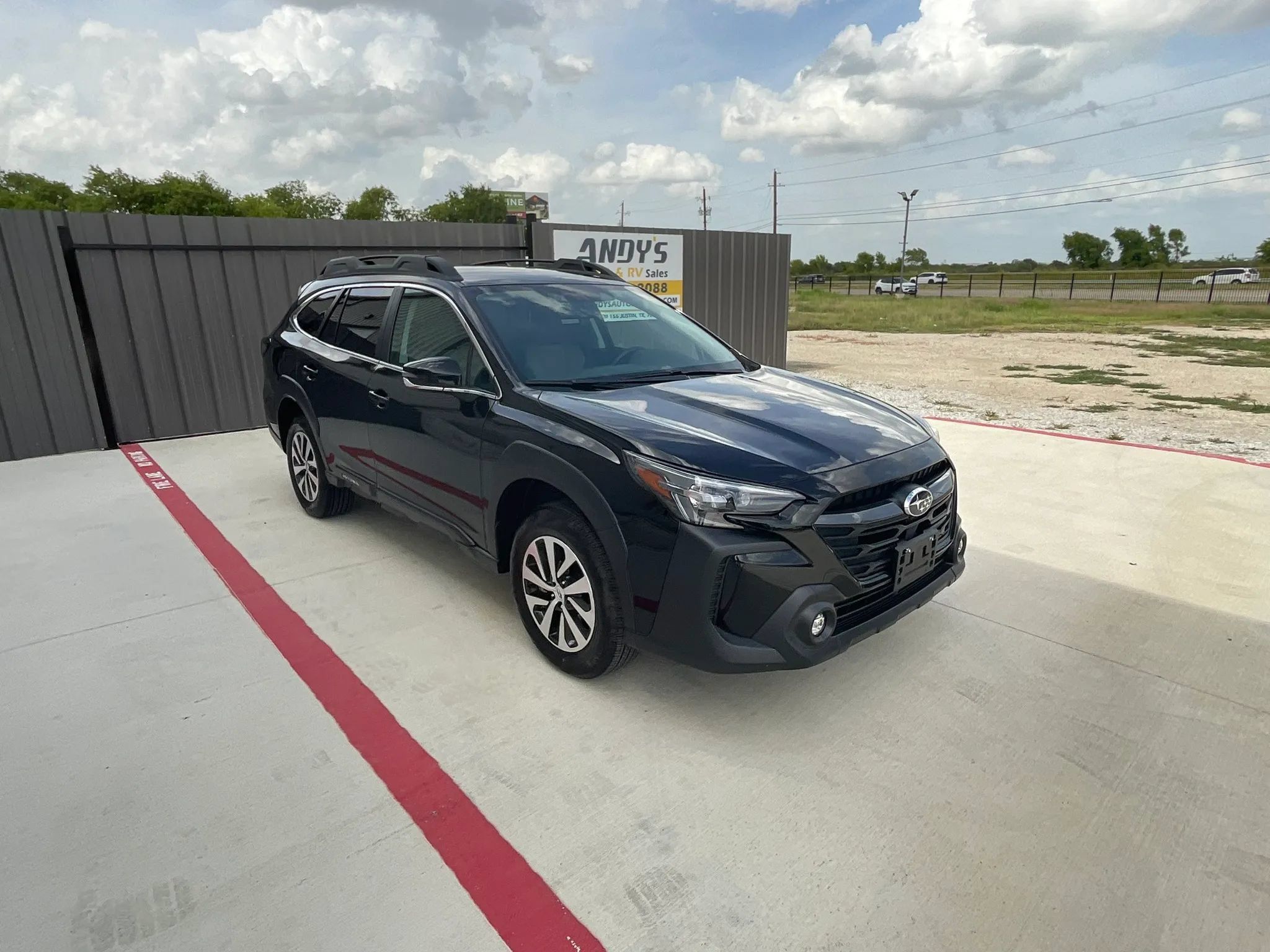 Used 2025 Subaru Outback Premium AWD/4WD image 3