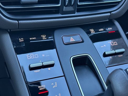 Used 2025 Porsche Macan Base image 21