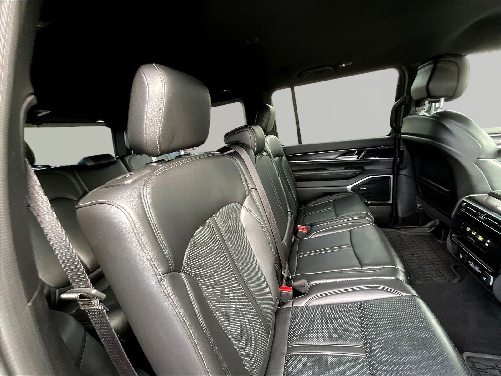 Used 2024 Jeep Wagoneer 4WD image 25
