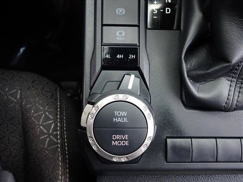 Used 2025 Toyota 4Runner SR5 AWD/4WD image 19