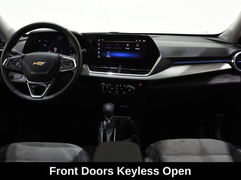 Used 2025 Chevrolet Trax LT w/ LT Convenience Package FWD image 10