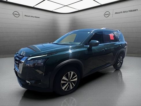 Certified 2025 Nissan Pathfinder SL AWD/4WD image 8