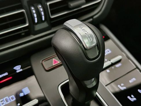 Used 2026 Porsche Macan AWD/4WD image 18