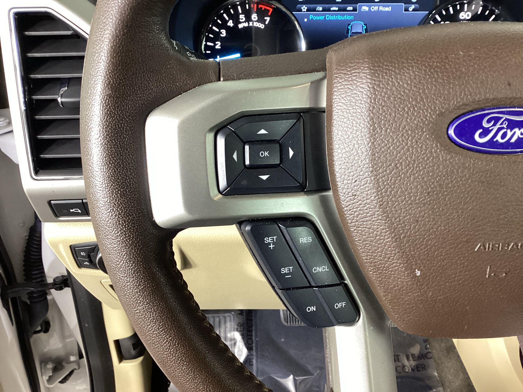Used 2019 Ford F150 Lariat w/ Equipment Group 502A Luxury AWD/4WD image 19