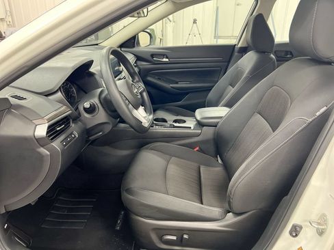 Used 2025 Nissan Altima 2.5 SV FWD image 19