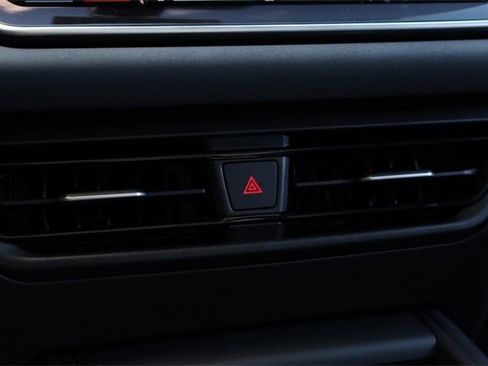 New 2025 Volkswagen Tiguan SE image 15