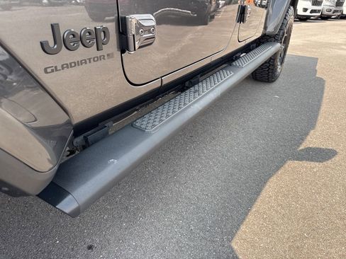Used 2023 Jeep Gladiator Mojave AWD/4WD image 15