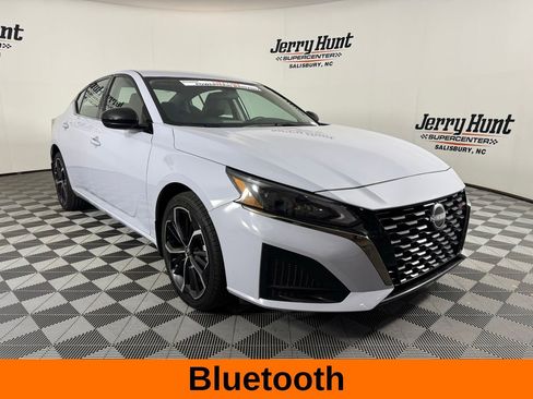 Used 2025 Nissan Altima 2.5 SR AWD/4WD image 6