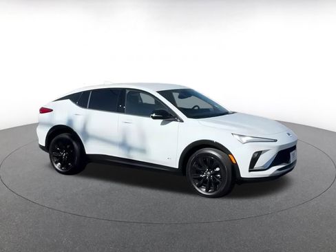 Used 2025 Buick Envista Sport Touring image 2