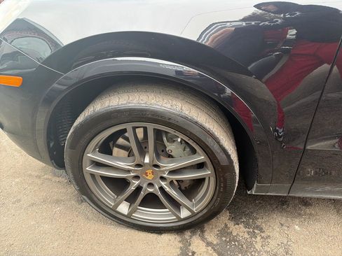 Used 2022 Porsche Cayenne S Platinum image 13