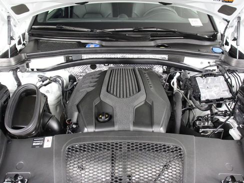 Certified 2026 Porsche Macan AWD/4WD image 26
